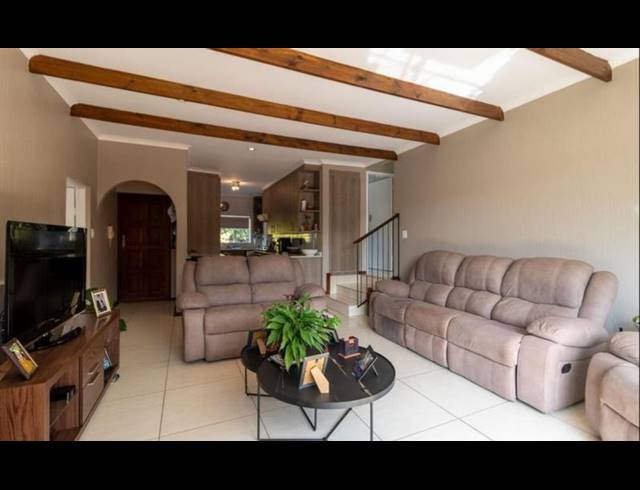 3 BEDROOM TOWNHOUSE FOR SALE IN GLENVISTA